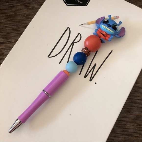 Disney Doorables: Lilo & Stitch: Stitch prisoner 626 handmade beaded pen - Picture 2 of 3